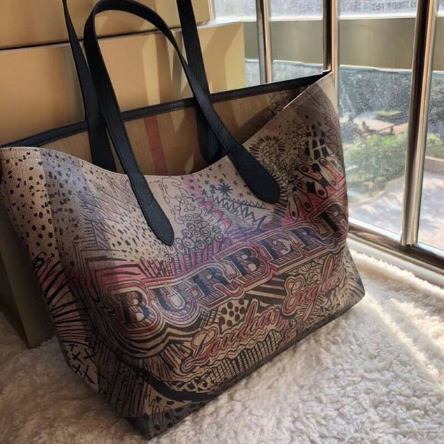 Burberry The Medium Reversibele Doodle Tote Coffee 2018 Collection