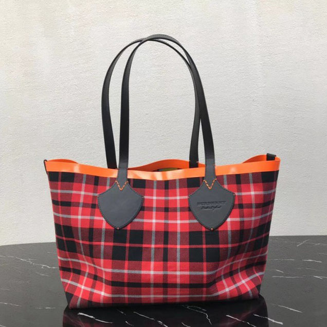 Burberry Medium Reversible Tote in Vintage Canvas Check and Leather 2018 (3) Collection