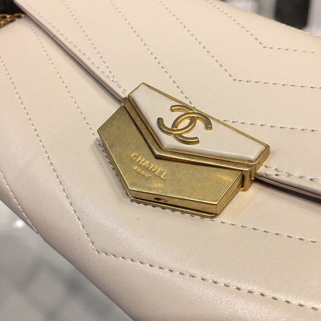 Chanel Chevron Calfskin Envelope Clutch Bag A57493 25cm Gold Hardware Lambskin Leather Metiers d鈥橝rt Paris-Hamburg 2018 White