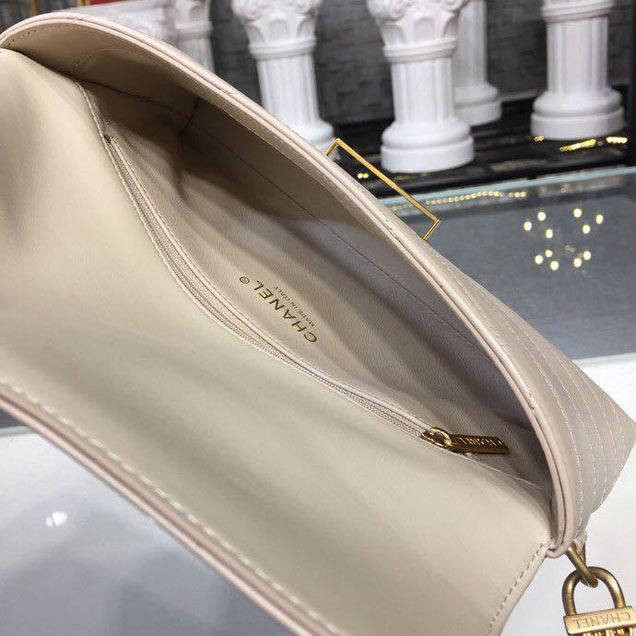 Chanel Chevron Calfskin Envelope Clutch Bag A57493 25cm Gold Hardware Lambskin Leather Metiers d鈥橝rt Paris-Hamburg 2018 White