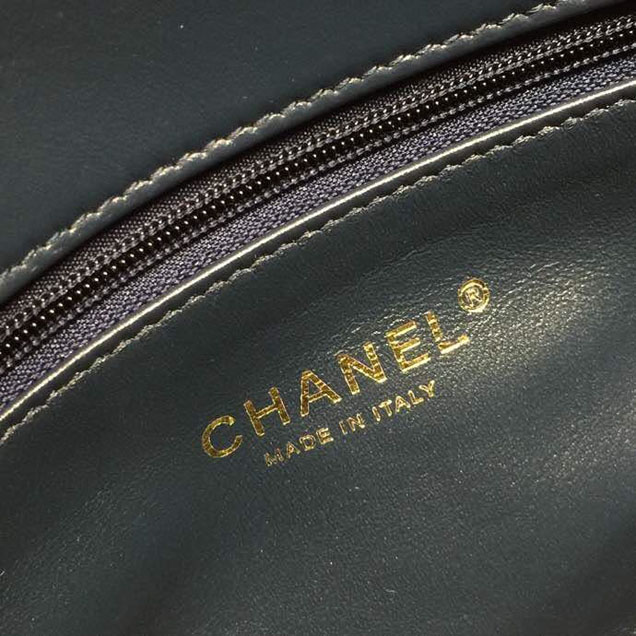 Chanel Chevron Calfskin Envelope Clutch Bag A57493 25cm Gold Hardware Lambskin Leather Metiers d鈥橝rt Paris-Hamburg 2018 Navy Blue