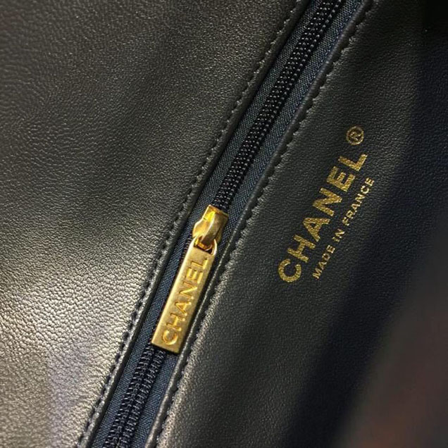 Chanel Enamel CC Flap Bag 22cm Aged Gold Hardware Lambskin Leather Mtiers d'Art Paris-Hamburg 2018 Collection Grey