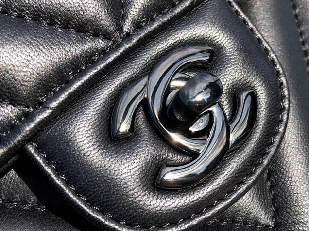 Chanel Chevron Classic Flap Bag Black Lambskin Black-Tone Metal