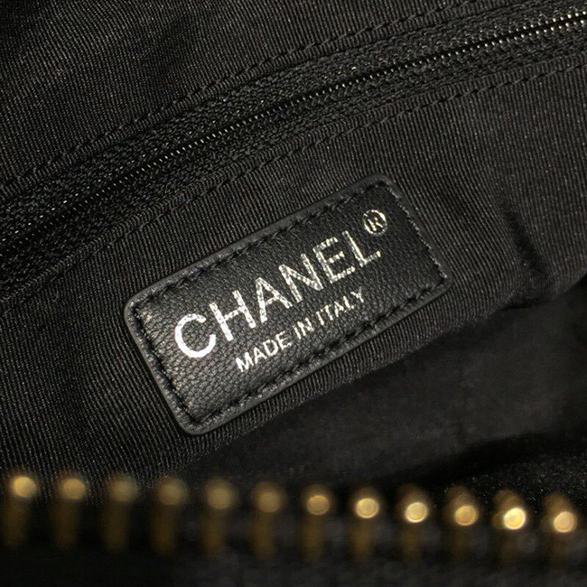 Chanel Gabrielle Large Hobo Bag A93825 28cm Metallic Crumpled Goatskin Leather 2018 Black Gold