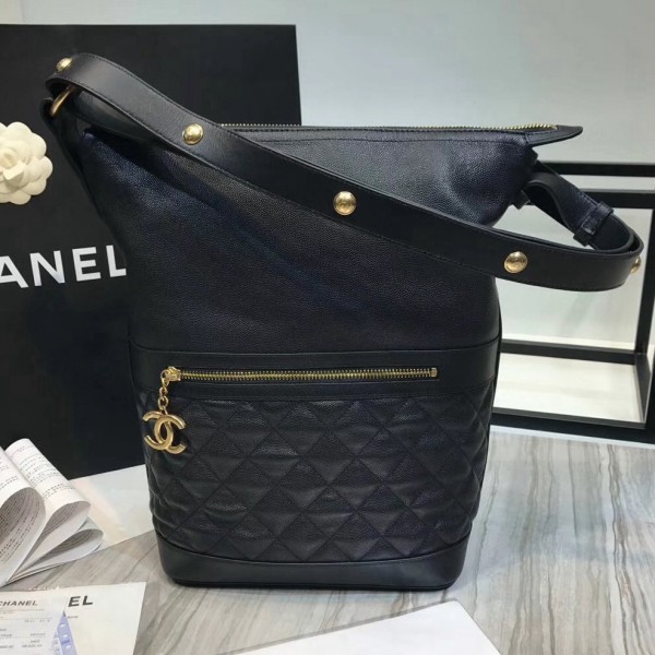 Chanel Grined Calfskin Hobo Handbag A57966 Black 2018 Collection