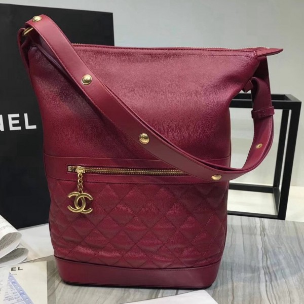 Chanel Grined Calfskin Hobo Handbag A57966 Burberrygundy 2018 Collection