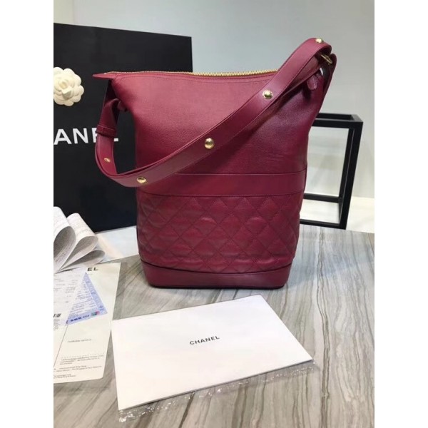 Chanel Grined Calfskin Hobo Handbag A57966 Burberrygundy 2018 Collection