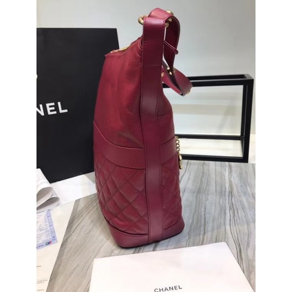 Chanel Grined Calfskin Hobo Handbag A57966 Burberrygundy 2018 Collection