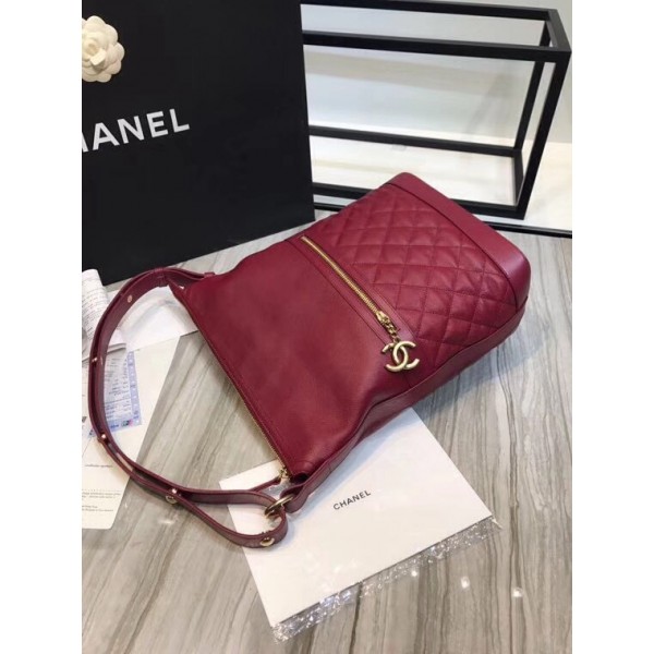 Chanel Grined Calfskin Hobo Handbag A57966 Burberrygundy 2018 Collection