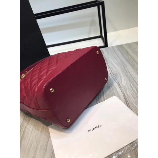 Chanel Grined Calfskin Hobo Handbag A57966 Burberrygundy 2018 Collection