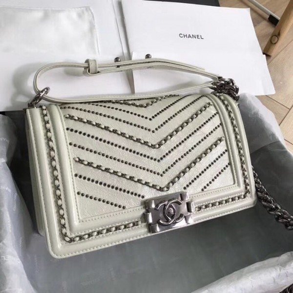 Chanel Crumpled Calfskin Medium Boy Chanel Bag A67086 Ivory 2018(Silver-Tone Metal) Collection