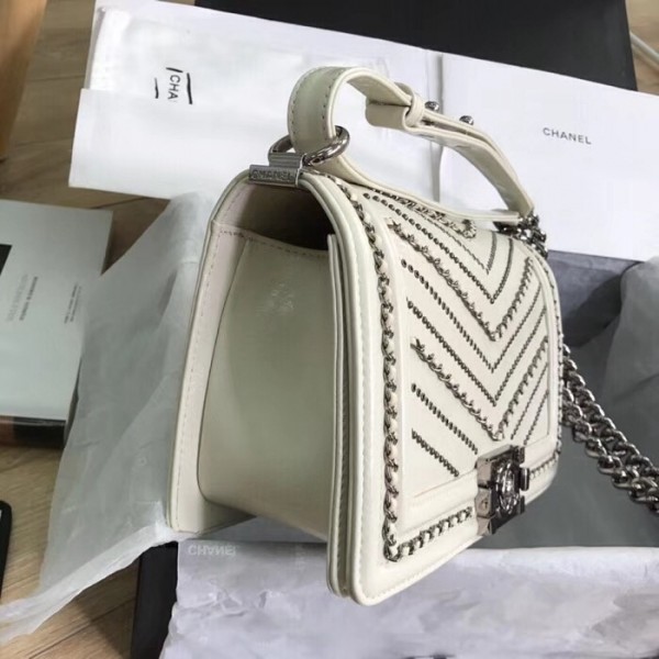 Chanel Crumpled Calfskin Medium Boy Chanel Bag A67086 Ivory 2018(Silver-Tone Metal) Collection