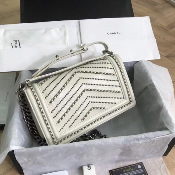 Chanel Crumpled Calfskin Medium Boy Chanel Bag A67086 Ivory 2018(Silver-Tone Metal) Collection