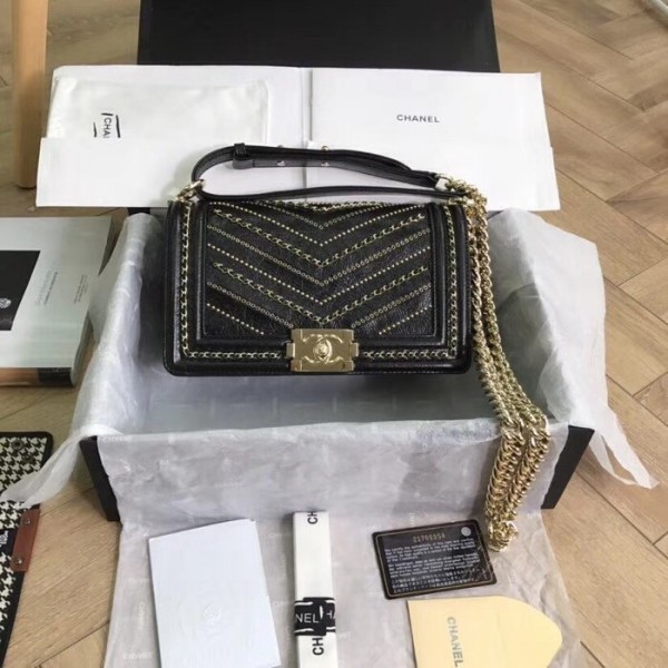 Chanel Crumpled Calfskin Medium Boy Chanel Bag A67086 Black 2018(Gold-Tone Metal) Collection