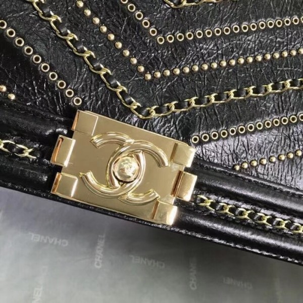 Chanel Crumpled Calfskin Medium Boy Chanel Bag A67086 Black 2018(Gold-Tone Metal) Collection