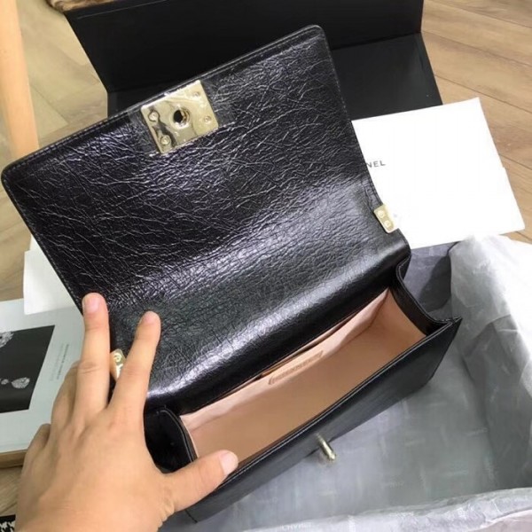Chanel Crumpled Calfskin Medium Boy Chanel Bag A67086 Black 2018(Gold-Tone Metal) Collection