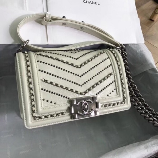 Chanel Crumpled Calfskin Small Boy Chanel Bag A67085 Ivory 2018(Silver-Tone Metal) Collection