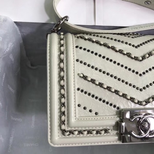 Chanel Crumpled Calfskin Small Boy Chanel Bag A67085 Ivory 2018(Silver-Tone Metal) Collection