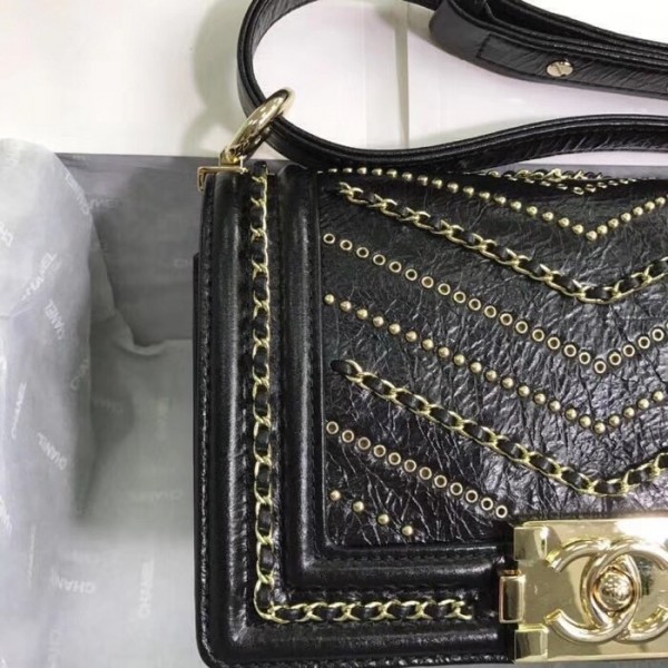 Chanel Crumpled Calfskin Small Boy Chanel Bag A67085 Black 2018(Gold-Tone Metal) Collection