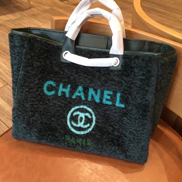 Chanel Shearling Deauville Maxi Shopping Bag A66942 Green 2018 Collection