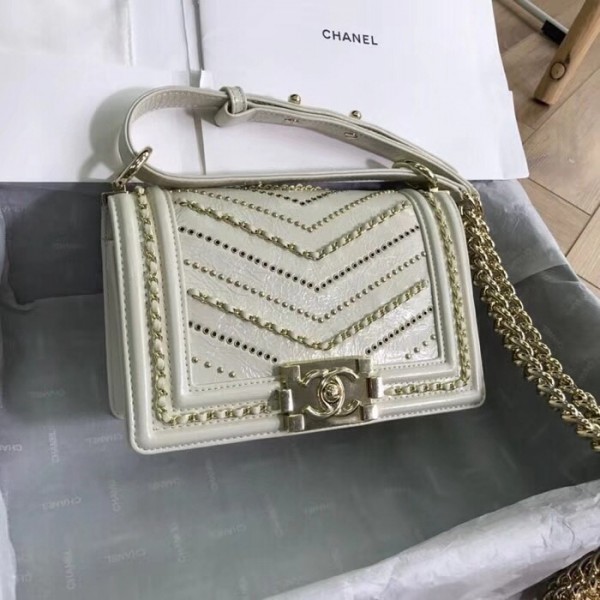 Chanel Crumpled Calfskin Small Boy Chanel Bag A67085 Ivory 2018(Gold-Tone Metal) Collection