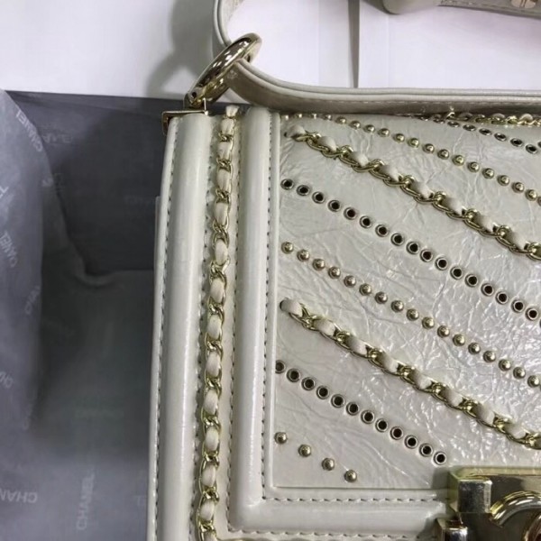 Chanel Crumpled Calfskin Small Boy Chanel Bag A67085 Ivory 2018(Gold-Tone Metal) Collection