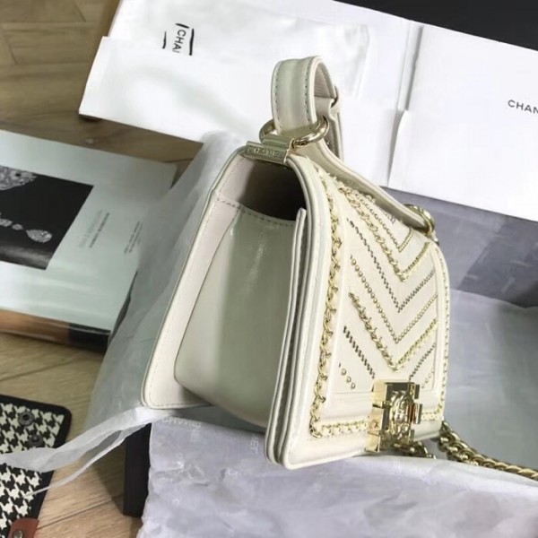 Chanel Crumpled Calfskin Small Boy Chanel Bag A67085 Ivory 2018(Gold-Tone Metal) Collection
