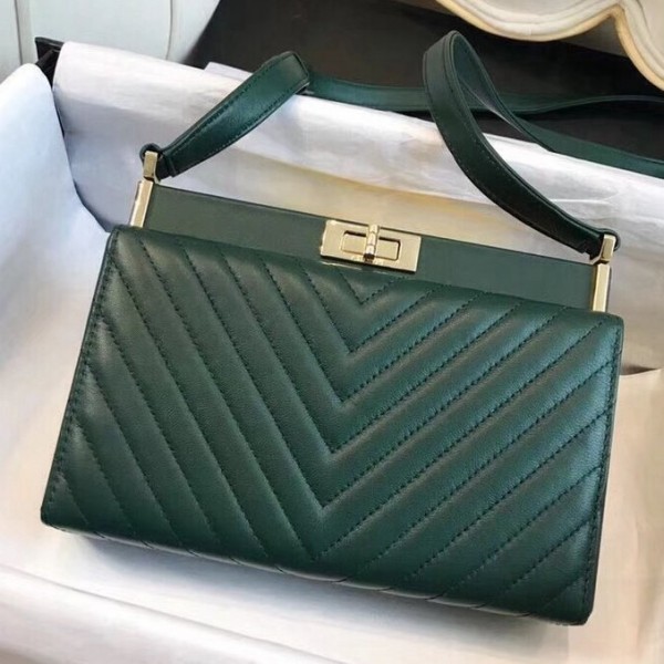 Chanel Chevron Calfskin Reissue Clutch Bag Green F/W 2018 Collection