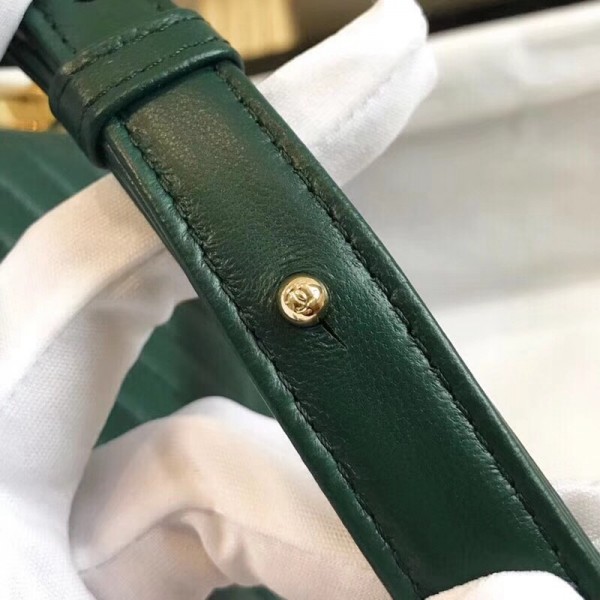 Chanel Chevron Calfskin Reissue Clutch Bag Green F/W 2018 Collection