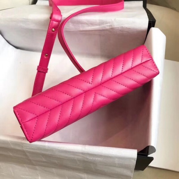 Chanel Chevron Calfskin Reissue Clutch Bag Rosy F/W 2018 Collection