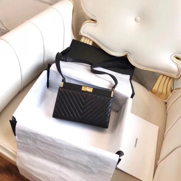 Chanel Chevron Calfskin Reissue Clutch Bag Black F/W 2018 Collection