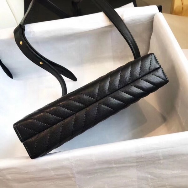 Chanel Chevron Calfskin Reissue Clutch Bag Black F/W 2018 Collection