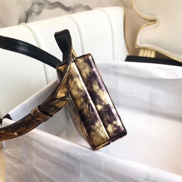 Chanel Gold Metallic Crumpled Calfskin Reissue Clutch Bag F/W 2018 Collection