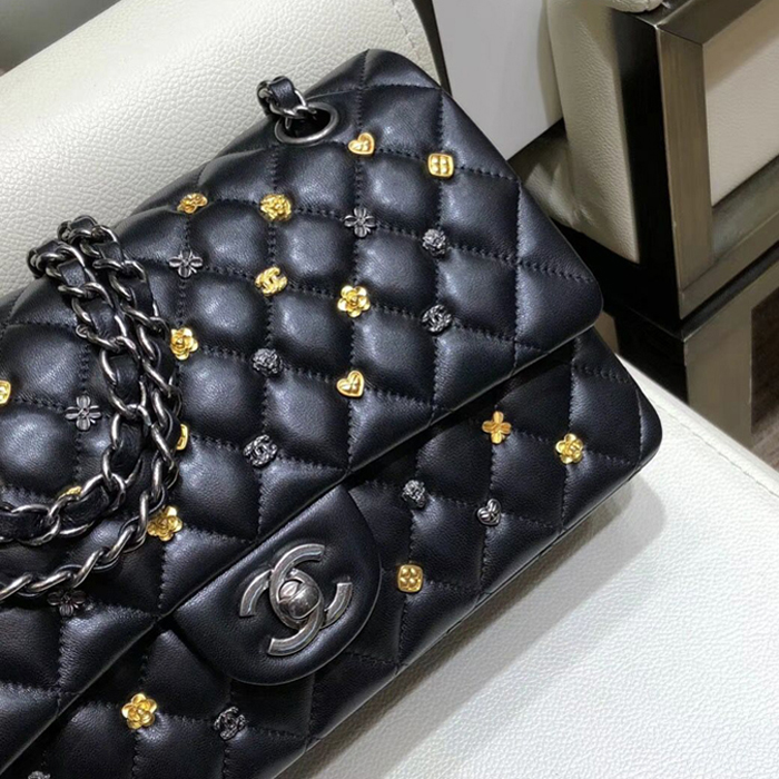 Chanel 18K Charms Medium Classic Flap Bag A01112 Black Silver 2018