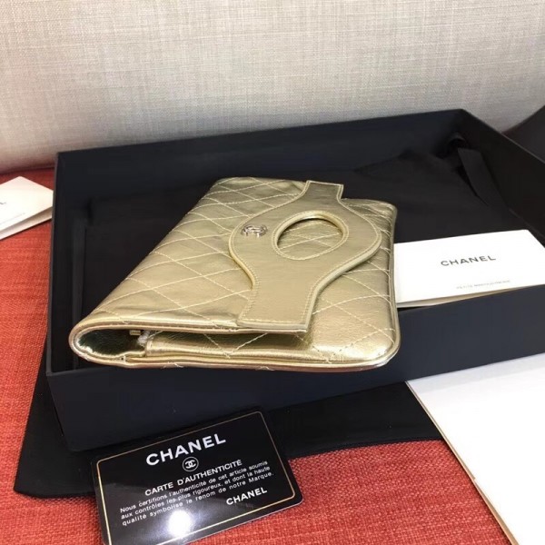 Chanel Metallic Crumpled Goatskin Chanel 31 Pouch Clutch A70521 Gold 2019