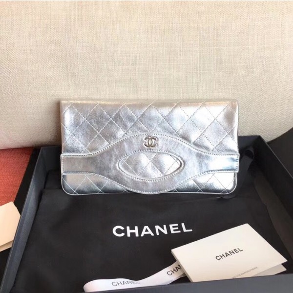 Chanel Metallic Crumpled Goatskin Chanel 31 Pouch Clutch A70520 Silver 2019