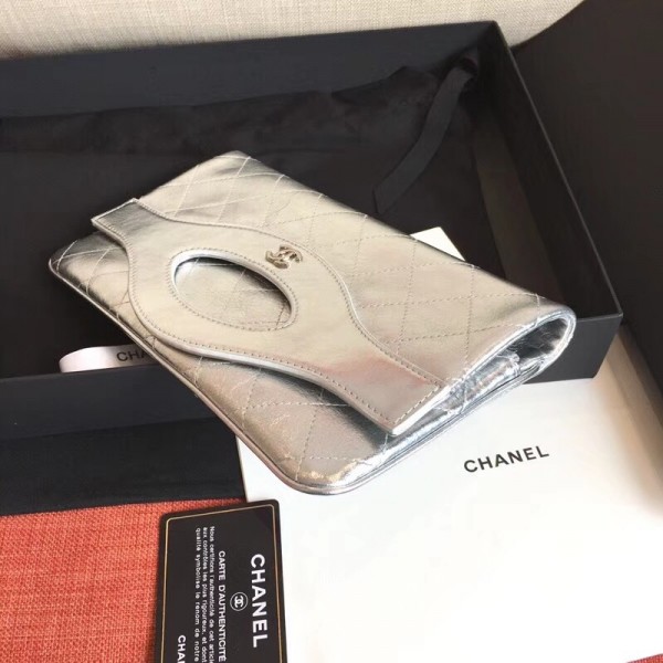 Chanel Metallic Crumpled Goatskin Chanel 31 Pouch Clutch A70520 Silver 2019