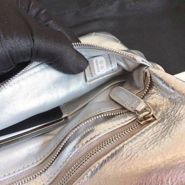 Chanel Metallic Crumpled Goatskin Chanel 31 Pouch Clutch A70520 Silver 2019
