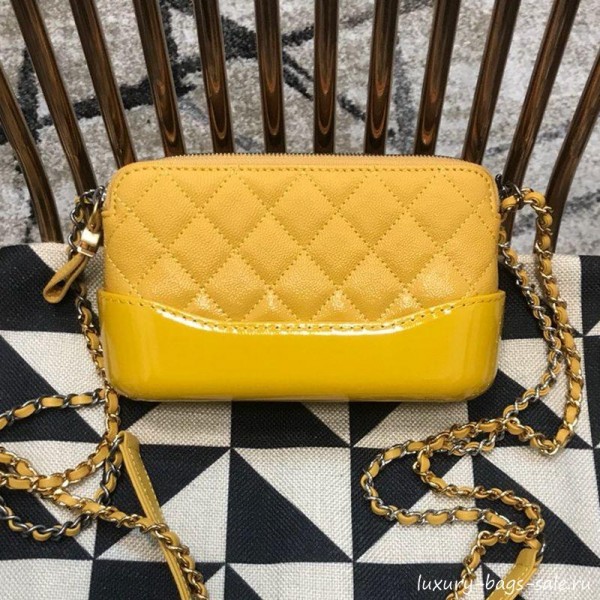 Chanel Gabrielle Clutch on Chain/Mini Bag in Grained Leather A94505 Yellow 2019 Collection