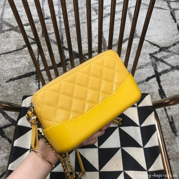Chanel Gabrielle Clutch on Chain/Mini Bag in Grained Leather A94505 Yellow 2019 Collection