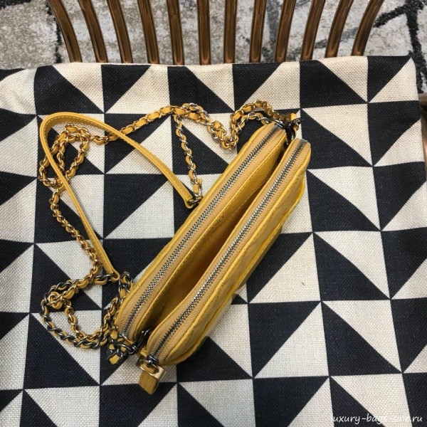 Chanel Gabrielle Clutch on Chain/Mini Bag in Grained Leather A94505 Yellow 2019 Collection
