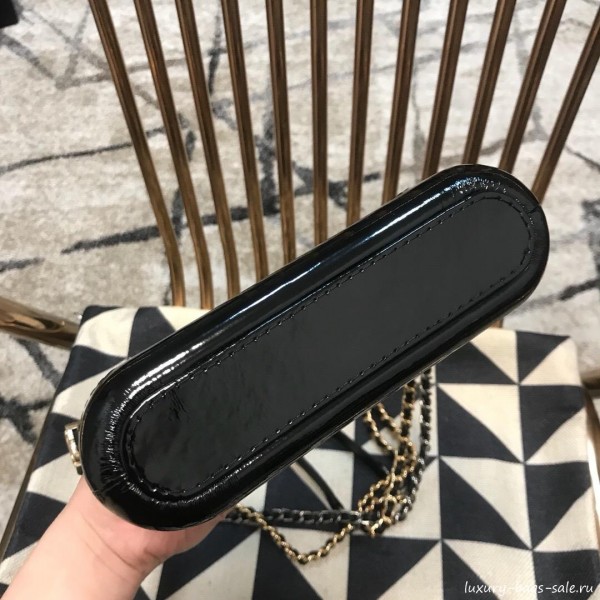 Chanel Gabrielle Clutch on Chain/Mini Bag in Grained Leather A94505 Black 2019 Collection