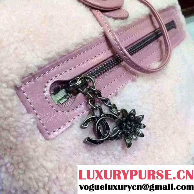 Chane Pink Calfskin and Shearling Backpack A92976 Paris-Salzburg 2015 (2a136-080709 )