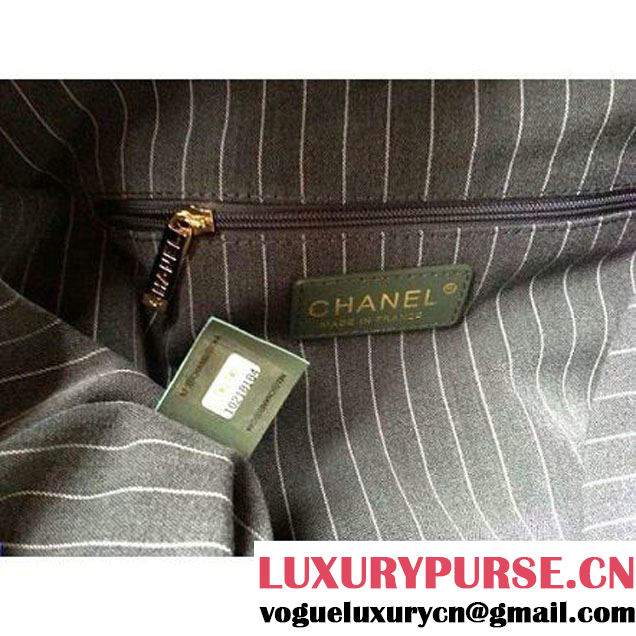 Chanel Drawstring Bucket Bag With A Big CC Signature in Green (1a086-060625 )