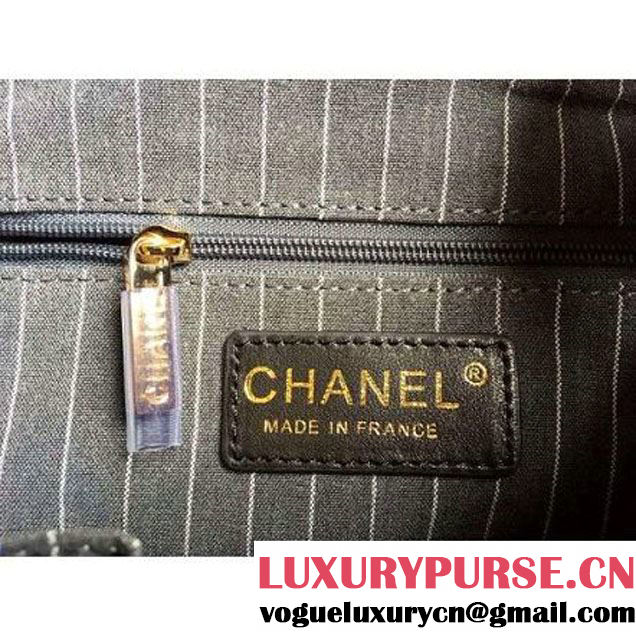 Chanel Drawstring Bucket Bag With A Big CC Signature in Black (1a086-060629 )