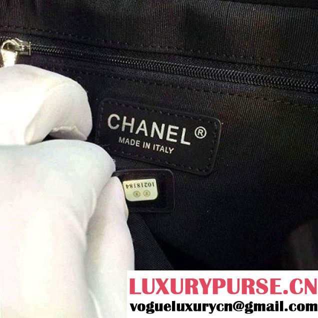 Chanel Black Smooth Calfskin Small Drawstring Bag A91135 Spring-Summer 2016 (2A057-6031408 )