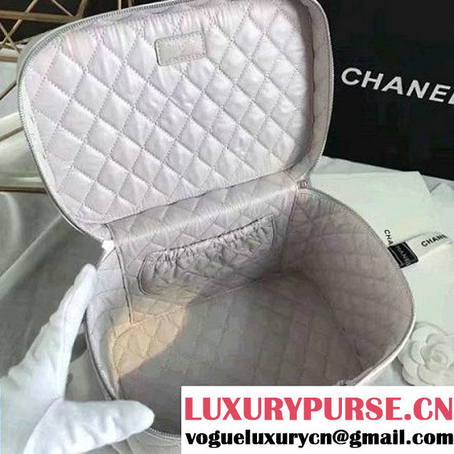 Chanel Grained Calfskin Medium Vanity Case Pouch Cosmetic Bag Silver 2016 (KN-6122401 )