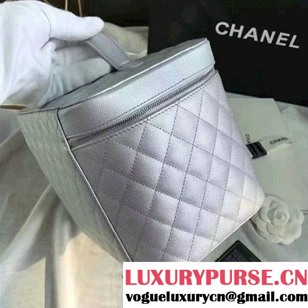 Chanel Grained Calfskin Medium Vanity Case Pouch Cosmetic Bag Silver 2016 (KN-6122401 )
