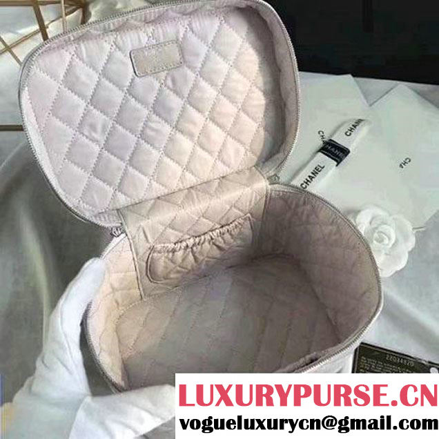 Chanel Grained Calfskin Small Vanity Case Pouch Cosmetic Bag Silver 2016 (KN-6122402 )