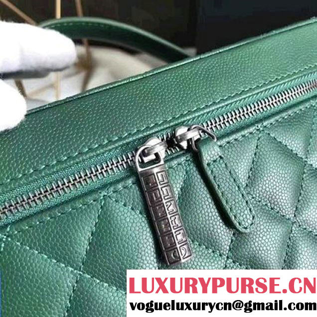 Chanel Grained Calfskin Medium Vanity Case Pouch Cosmetic Bag Green 2016 (KN-6122407 )